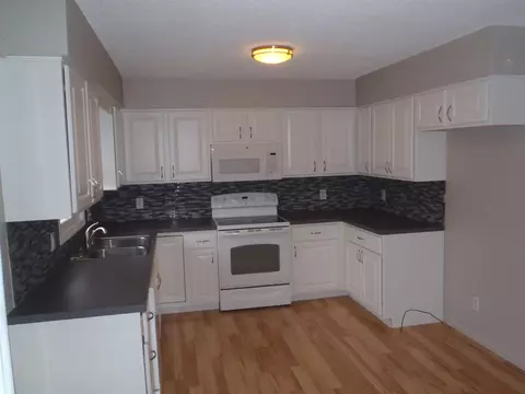 48 Champlain Dr, Springfield, IL 62707 photo 2