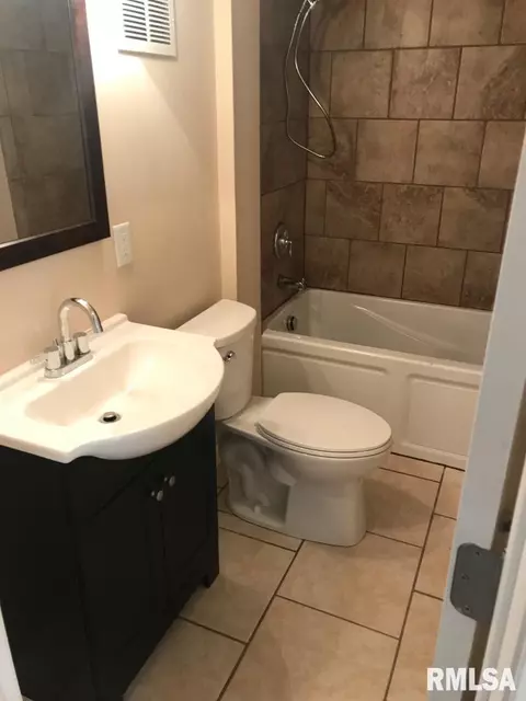 3029 Enos Ave, Springfield, IL 62702 photo 9