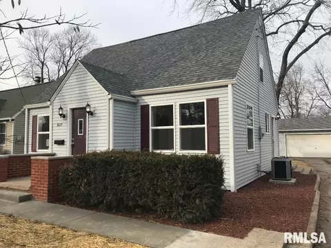 3029 Enos Ave, Springfield, IL 62702 photo 2