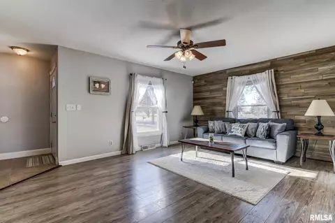 98 Crusaders Rd, Springfield, IL 62704 photo 2
