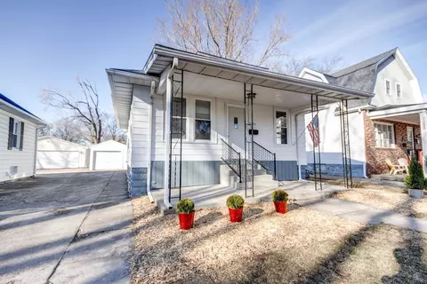 2113 Holmes St, Springfield, IL 62704 photo 1