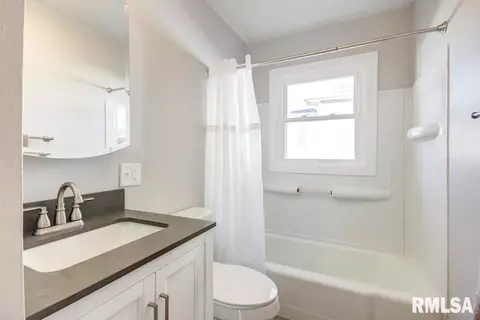 2113 Holmes St, Springfield, IL 62704 photo 11