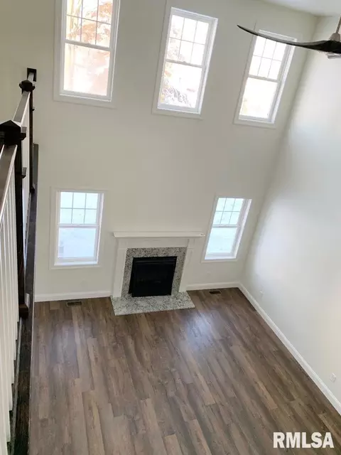 505 E Main St, Rochester, IL 62563 photo 9