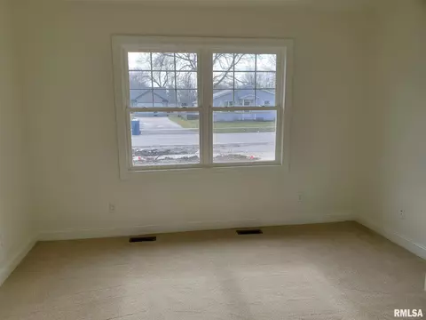 505 E Main St, Rochester, IL 62563 photo 11