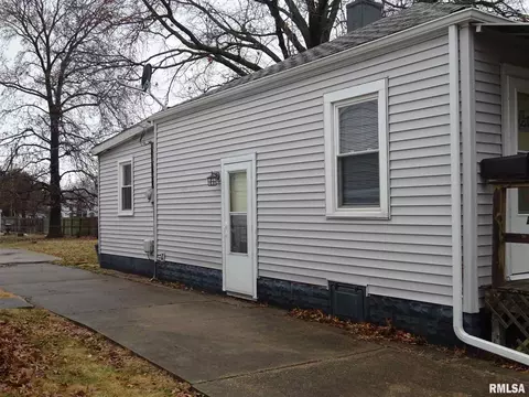 2821 S 5th St, Springfield, IL 62703 photo 2