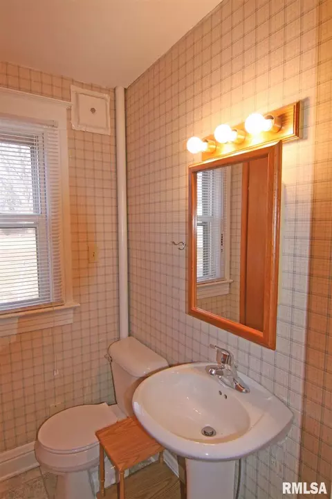 219 E Scarritt St, Springfield, IL 62704 photo 7