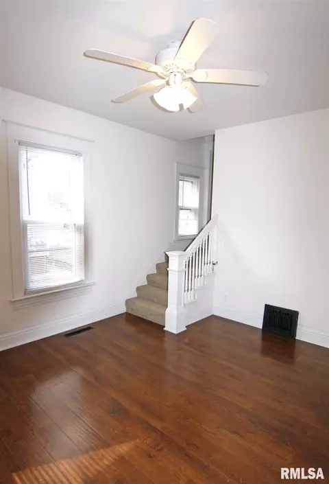 219 E Scarritt St, Springfield, IL 62704 photo 4