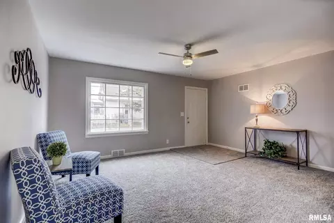 2201 S 1st St, Springfield, IL 62704 photo 3