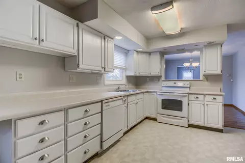 890 Gabriel Rd, Springfield, IL 62712 photo 13