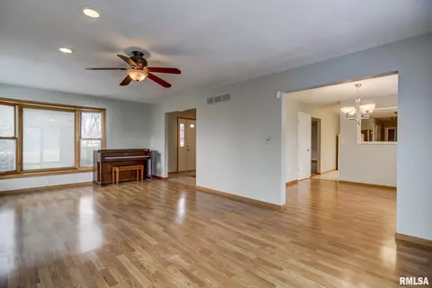 890 Gabriel Rd, Springfield, IL 62712 photo 8