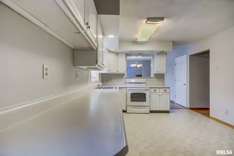 890 Gabriel Rd, Springfield, IL 62712 photo 14