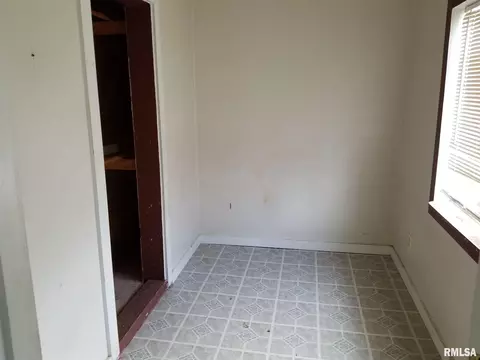 206 N 7th St, Benld, IL 62009 photo 2