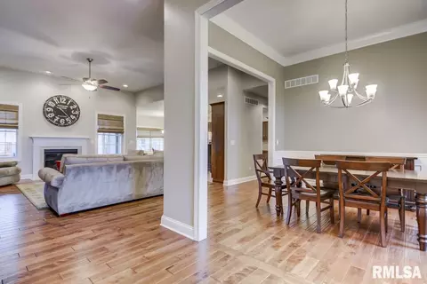 2436 Wimbledon Pl, Springfield, IL 62704 photo 4