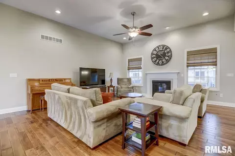 2436 Wimbledon Pl, Springfield, IL 62704 photo 9