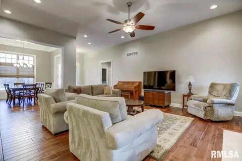 2436 Wimbledon Pl, Springfield, IL 62704 photo 8