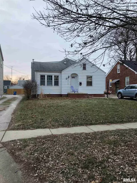 2425 S 8th St, Springfield, IL 62703 photo 1