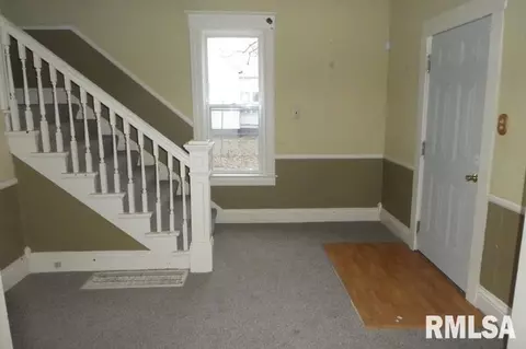 827 S Henrietta St, Springfield, IL 62704 photo 2