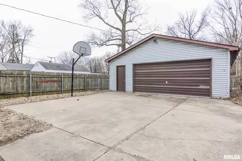 1405 S Walnut St, Springfield, IL 62704 photo 2
