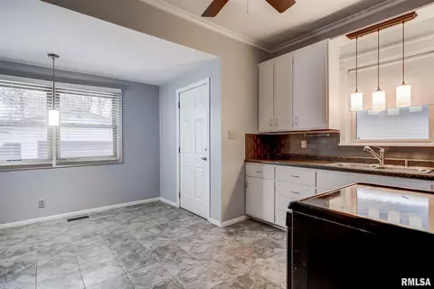 1405 S Walnut St, Springfield, IL 62704 photo 13