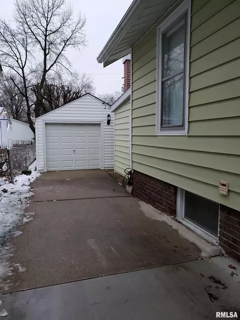 2024 Holmes Ave, Springfield, IL 62704 photo 3