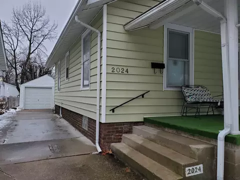 2024 Holmes Ave, Springfield, IL 62704 photo 2
