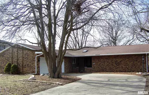 3113 Stonehill Dr, Springfield, IL 62704 photo 1