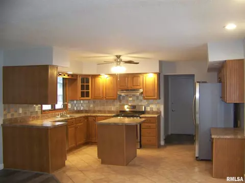 3113 Stonehill Dr, Springfield, IL 62704 photo 6