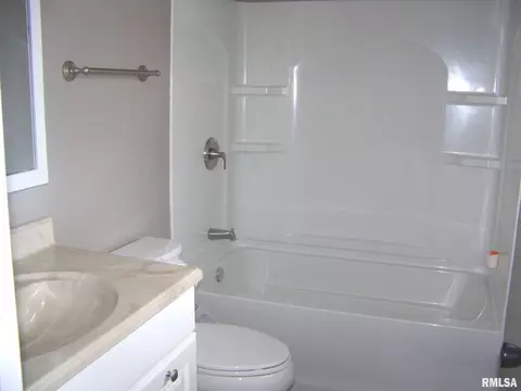 3113 Stonehill Dr, Springfield, IL 62704 photo 9