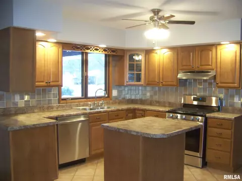 3113 Stonehill Dr, Springfield, IL 62704 photo 7