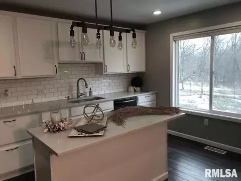 3470 Woodhaven Dr, Springfield, IL 62712 photo 7