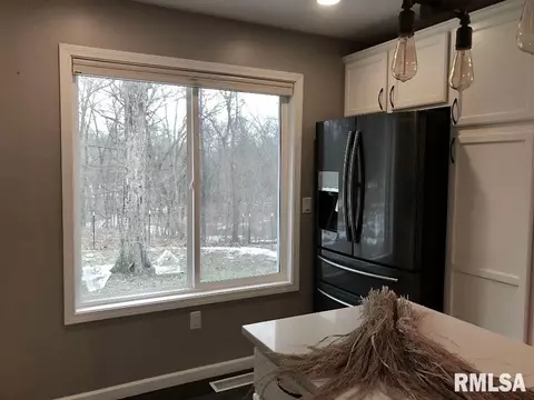 3470 Woodhaven Dr, Springfield, IL 62712 photo 9