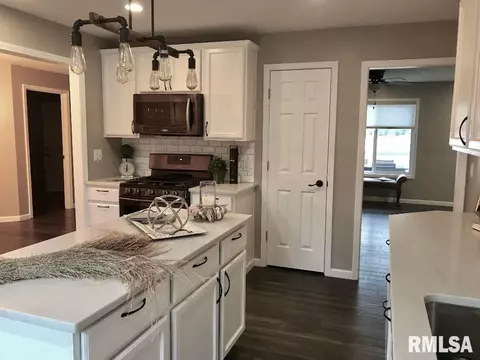 3470 Woodhaven Dr, Springfield, IL 62712 photo 8
