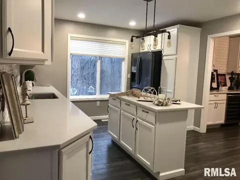 3470 Woodhaven Dr, Springfield, IL 62712 photo 5