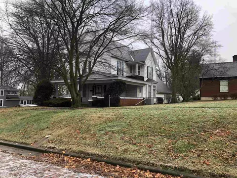 609 E 3rd St, Pana, IL 62557 photo 3