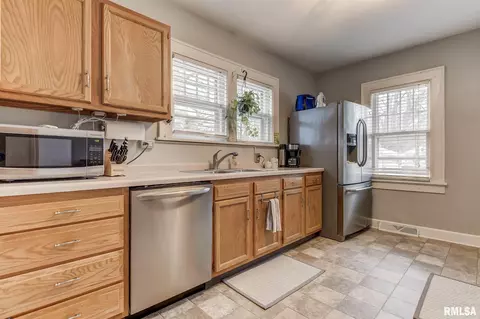 1408 S State St, Springfield, IL 62704 photo 6