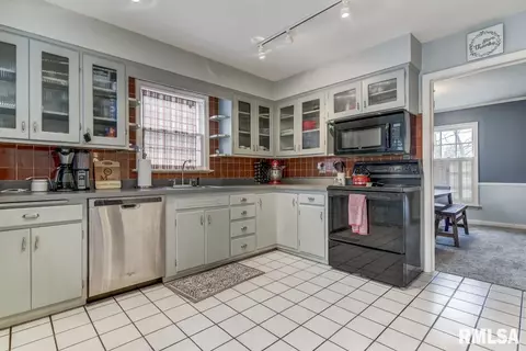 2324 S State St, Springfield, IL 62704 photo 5