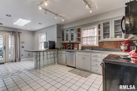 2324 S State St, Springfield, IL 62704 photo 9