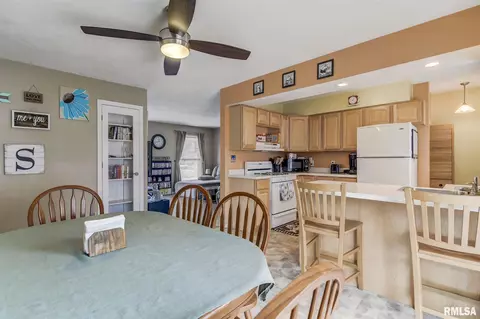 2605 Somerton Rd, Springfield, IL 62702 photo 5