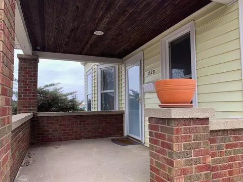 228 N Douglas Ave, Springfield, IL 62702 photo 3