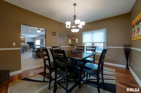 332 Keystone Dr, Chatham, IL 62629 photo 8