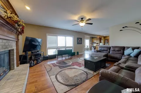 332 Keystone Dr, Chatham, IL 62629 photo 11