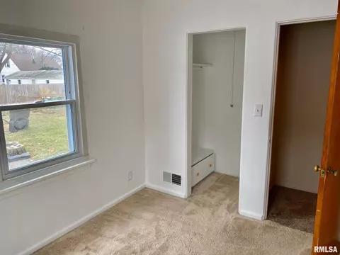 2056 Marland St, Springfield, IL 62702 photo 6