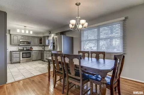 623 E Main St, Rochester, IL 62563 photo 10