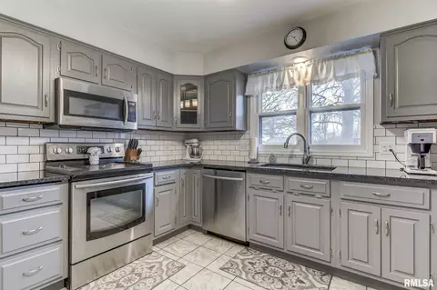 623 E Main St, Rochester, IL 62563 photo 14
