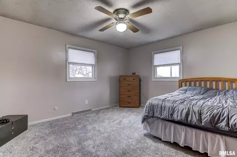 623 E Main St, Rochester, IL 62563 photo 23