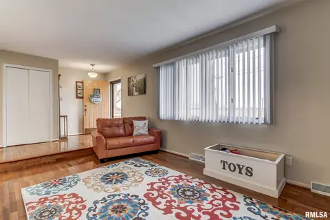623 E Main St, Rochester, IL 62563 photo 5
