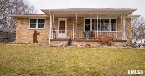 2432 Tamaroa Trl, Springfield, IL 62702 photo 2