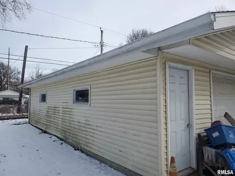 1044 N Osburn Ave, Springfield, IL 62702 photo 3