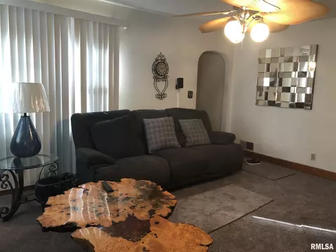 2404 S 8th St, Springfield, IL 62703 photo 5