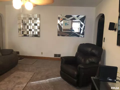 2404 S 8th St, Springfield, IL 62703 photo 6